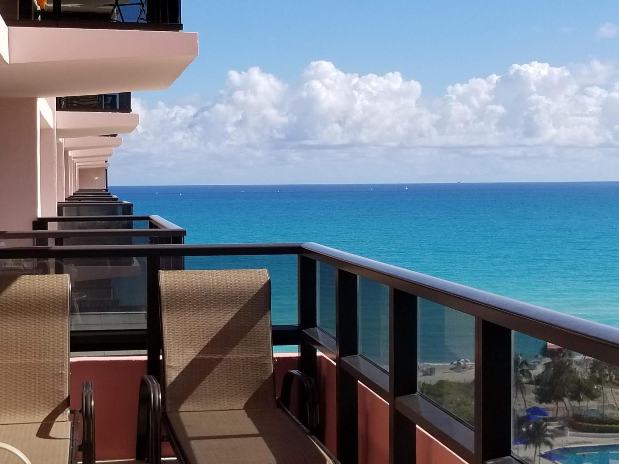 Deluxe Beach Resort - Hora Rentals マイアミビーチ エクステリア 写真