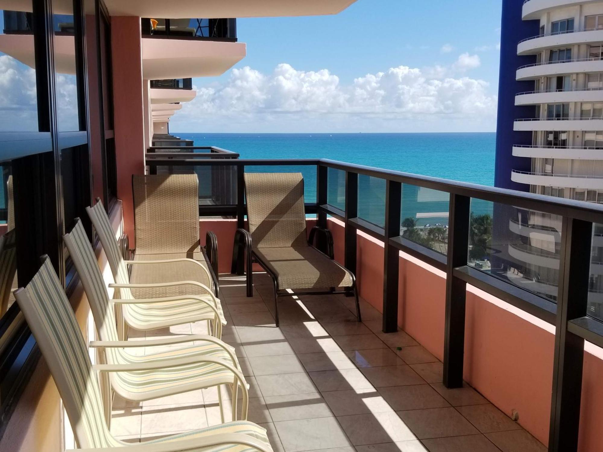 Deluxe Beach Resort - Hora Rentals マイアミビーチ エクステリア 写真