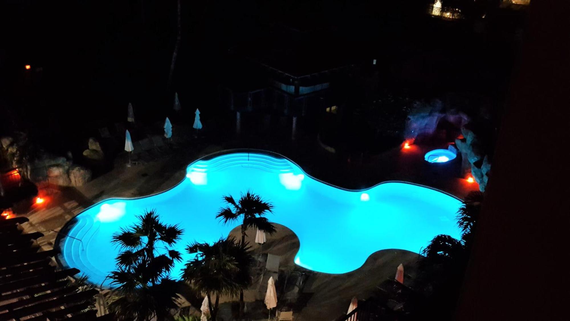 Deluxe Beach Resort - Hora Rentals マイアミビーチ エクステリア 写真