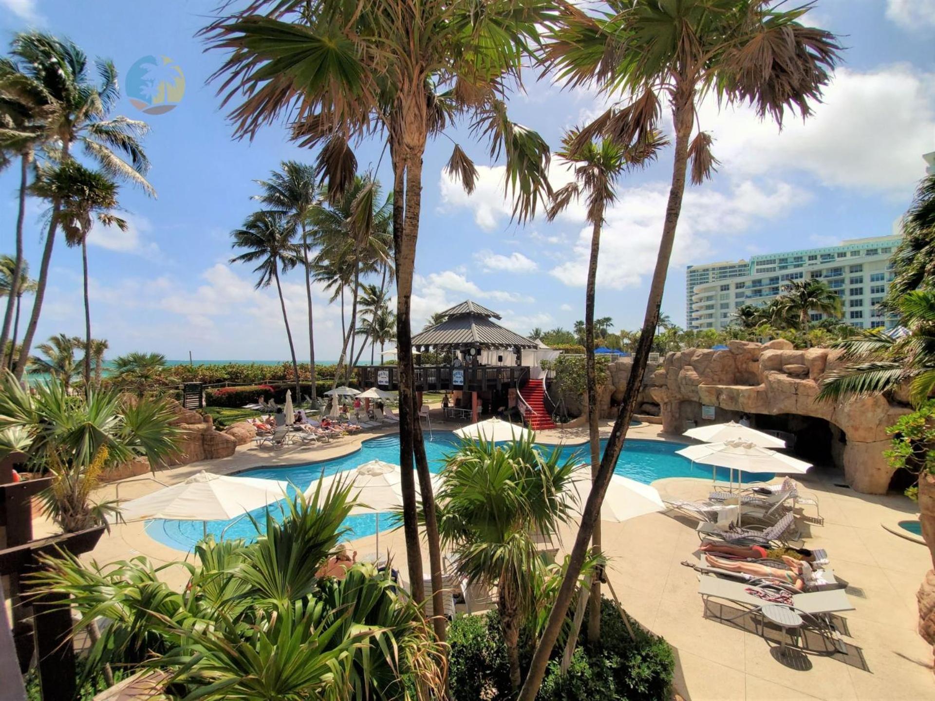 Deluxe Beach Resort - Hora Rentals マイアミビーチ エクステリア 写真