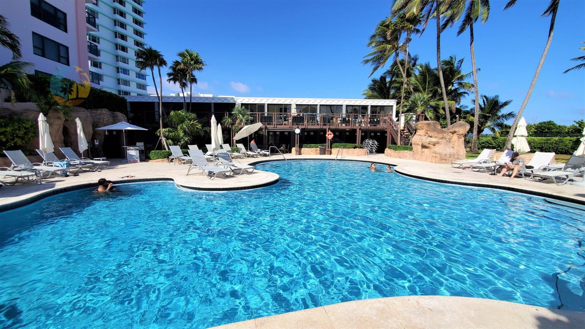 Deluxe Beach Resort - Hora Rentals マイアミビーチ エクステリア 写真