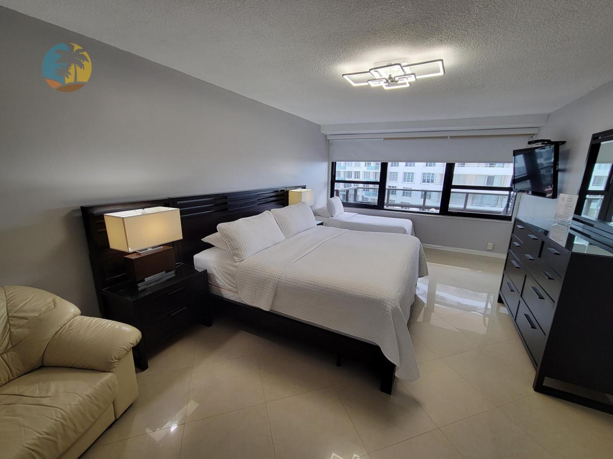 Deluxe Beach Resort - Hora Rentals マイアミビーチ エクステリア 写真