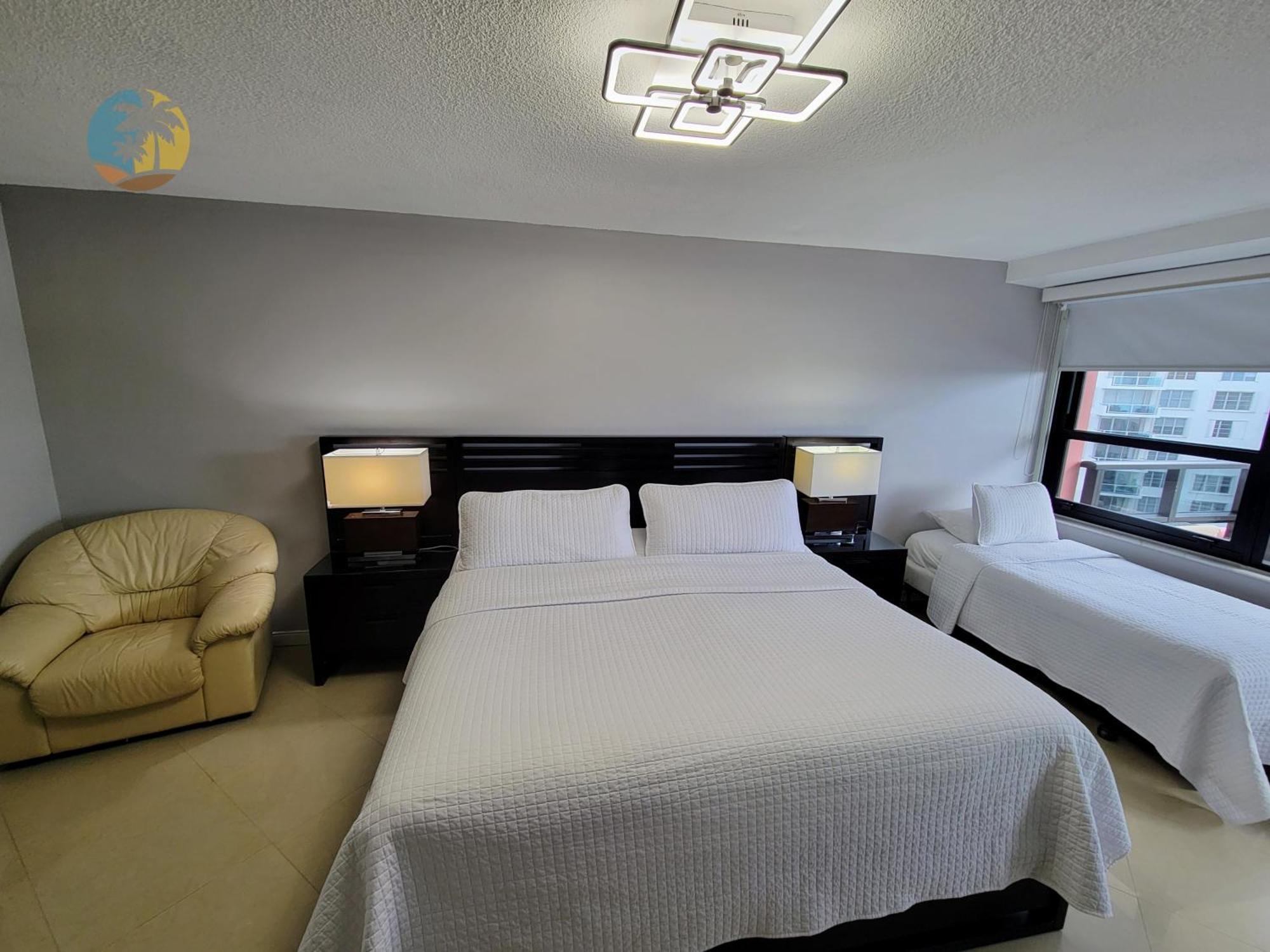 Deluxe Beach Resort - Hora Rentals マイアミビーチ エクステリア 写真